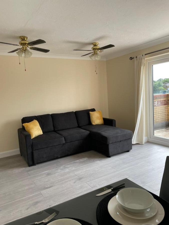 Lewisham Contractors' Haven: Spacious 3-Bedroom with Parking & Wi-Fi London Exterior photo